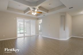 Palm Coast house for rent - a empty living room with a ceiling fan