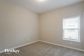 Palm Coast house for rent - the upstairs bedroom with carpet and window