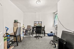 Chester apartment for rent - A room with a desk, chairs, and a computer.