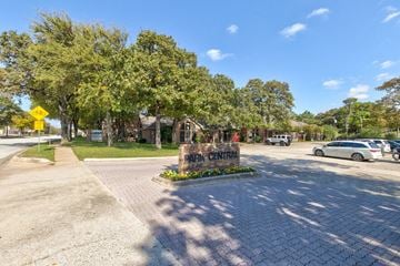 Fort Worth apartment for rent - A sunny day at the entrance of a park with a sign that reads "PARK CENTRAL".