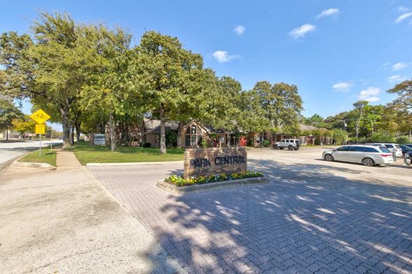 Fort Worth apartment for rent - A sunny day at the entrance of a park with a sign that reads "PARK CENTRAL".