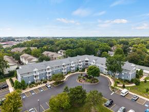 Naperville apartment for rent - Ogden Court Apartments, LLC
