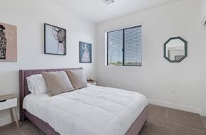 Phoenix apartment for rent - a bedroom with a bed and a window