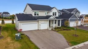Woodbury house for rent - A large house with a grey roof and a white garage door.