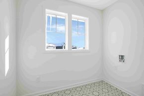 Woodbury house for rent - A room with a window showing a view of the sky and buildings outside.