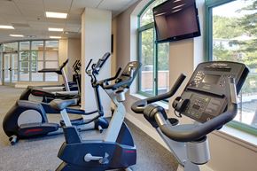 Mount Vernon apartment for rent - a gym with various exercise machines and a tv