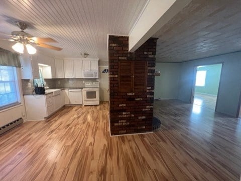 Floor plan for 3 beds, 2 baths, 1552 sqft