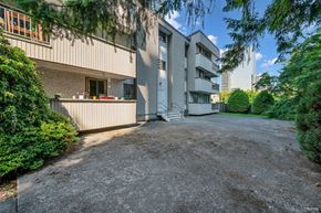 Burnaby apartment for rent - A gravel driveway leads to a modern two-story house with a garage.