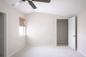 Horseshoe Bay apartment for rent - A room with a ceiling fan and a window with blinds.