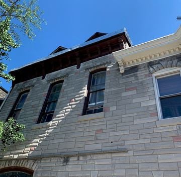 Reading apartment for rent - a white brick building with windows and a blue sky