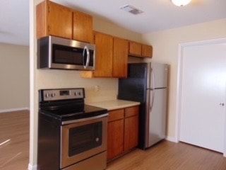 Marble Falls apartment for rent - a kitchen with a stove refrigerator and microwave