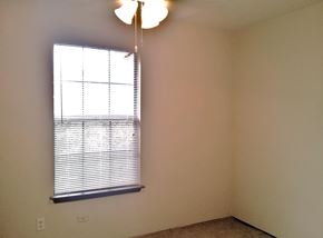 Marble Falls apartment for rent - A room with a window covered in blinds and a light hanging from the ceiling.