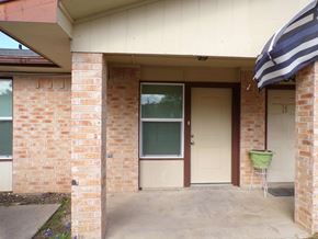 Kingsland apartment for rent - A house with a brown door and a white wall.