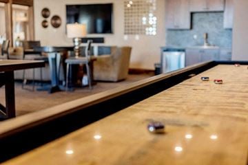 Ellensburg apartment for rent - a shuffleboard table in a room with a living room