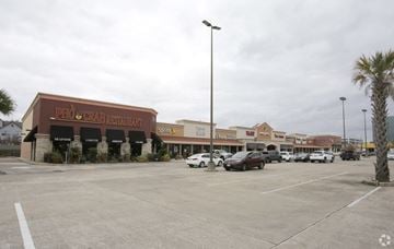 Houston apartment for rent - A parking lot with a building that has a sign that says "Pic'n'Crab Festivals".