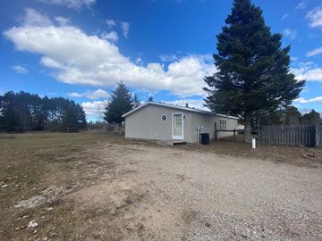 Brutus house for rent - a mobile home in a field next to a tree