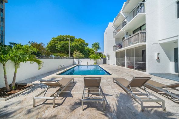 North Miami apartment for rent - the pool is between two buildings and is surrounded by deck chairs