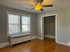 Roanoke apartment for rent - A room with a ceiling fan and a window with blinds.