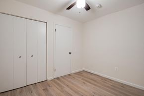 Washington apartment for rent - a bedroom with two closets and a ceiling fan