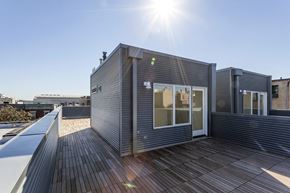Washington apartment for rent - the roof terrace of the building has a view of the city