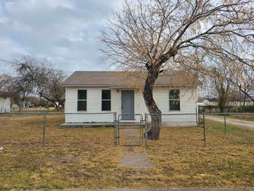 Mathis house for rent - 309 East Hackberry Street