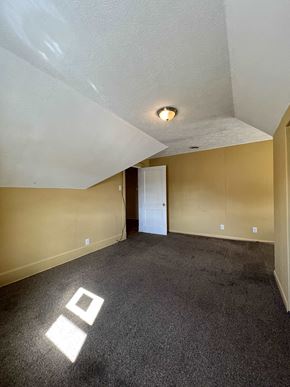 West Mifflin apartment for rent - A room with a carpeted floor and a doorway leading to another room.