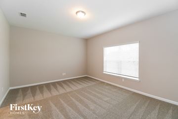Yulee house for rent - the spacious living room with carpet and a large window