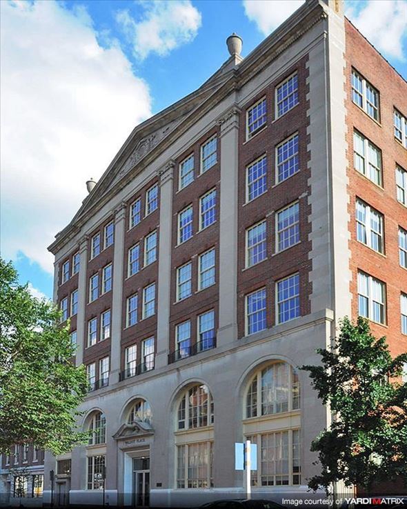 Philadelphia apartment for rent - a large brick building with many windows on it