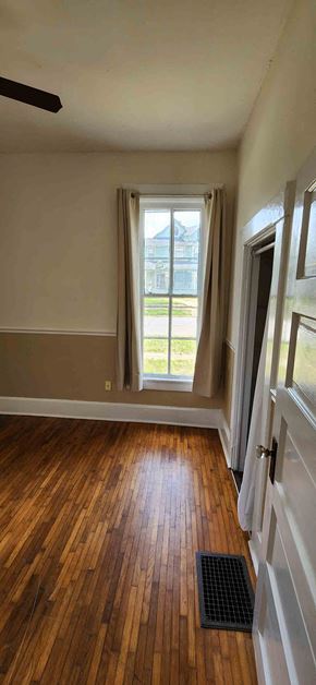 Clinton apartment for rent - 320 W Clinton St Lower 2 bedroom unit
