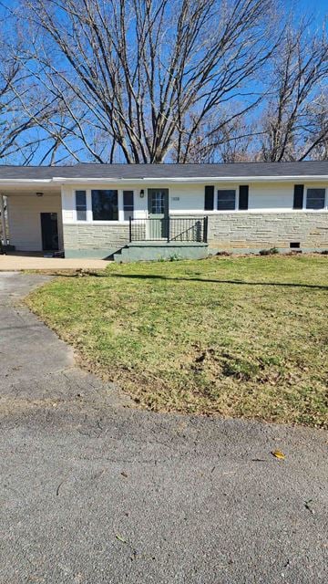 Johnson City house for rent - a white house with a lawn in front of it