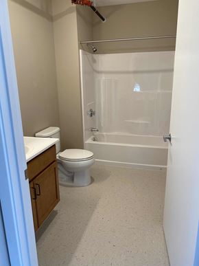Claremont apartment for rent - a bathroom with a toilet sink and bathtub