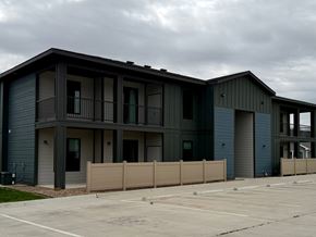 Dodge City apartment for rent - 921 Sunrise Court