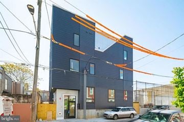 Philadelphia apartment for rent - the facade of the building with cars parked in front of it