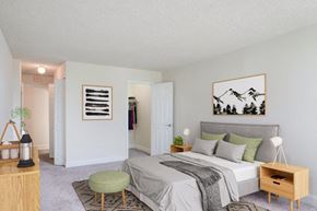 Plymouth Meeting apartment for rent - a bedroom with a bed and a closet
