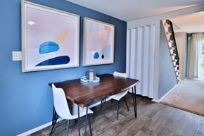 Baltimore townhouse for rent - a dining room with blue walls and a table and chairs