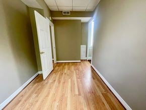 Louisville house for rent - an empty hallway with wood floors and green walls