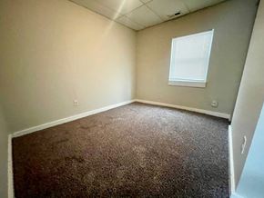 New Albany house for rent - A room with a carpeted floor and a window with blinds.