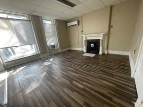 Louisville apartment for rent - 952 S 6th St.