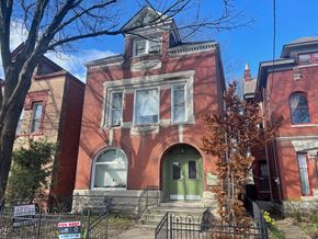 Louisville apartment for rent - A red brick building with a green door and a "For Rent" sign in front.