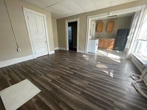 Louisville apartment for rent - 952 S 6th St.