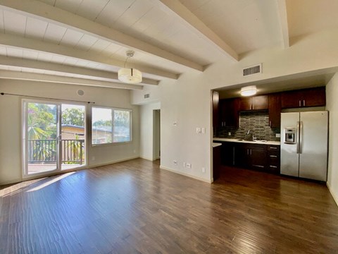 Floor plan for 2 beds, 1 bath, 900 sqft