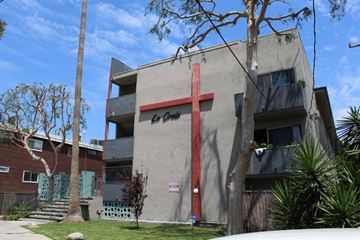 Van Nuys apartment for rent - La Croix Apartments