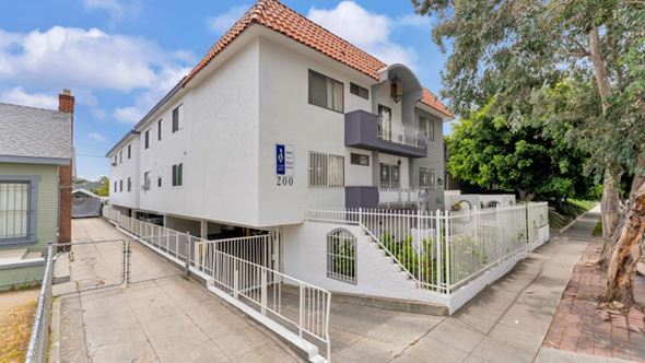 Los Angeles apartment for rent - A white building with a red roof and a blue sign that says "200" on it.