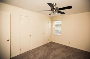Amarillo apartment for rent - a carpeted room with a ceiling fan and a closet