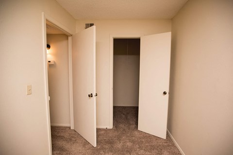 Floor plan for 1 bed, 1 bath, 690 sqft