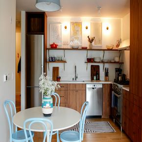 Seattle apartment for rent - a kitchen and dining area with a table and chairs