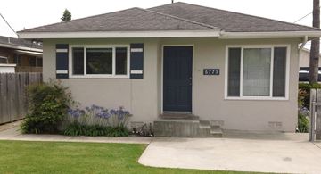 Goleta apartment for rent - the front of a house with a blue door