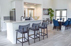 Williamstown apartment for rent - A kitchen with a bar area and chairs.