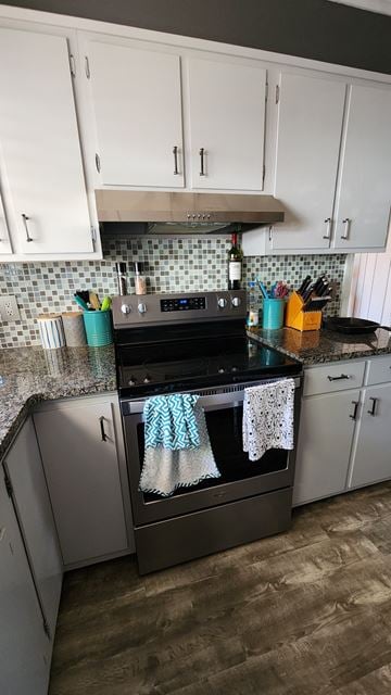 Kingsport house for rent - A kitchen with a black stove top oven and white cabinets.