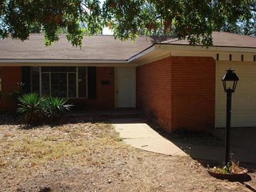 Oklahoma City house for rent - a sidewalk in front of a brick house
